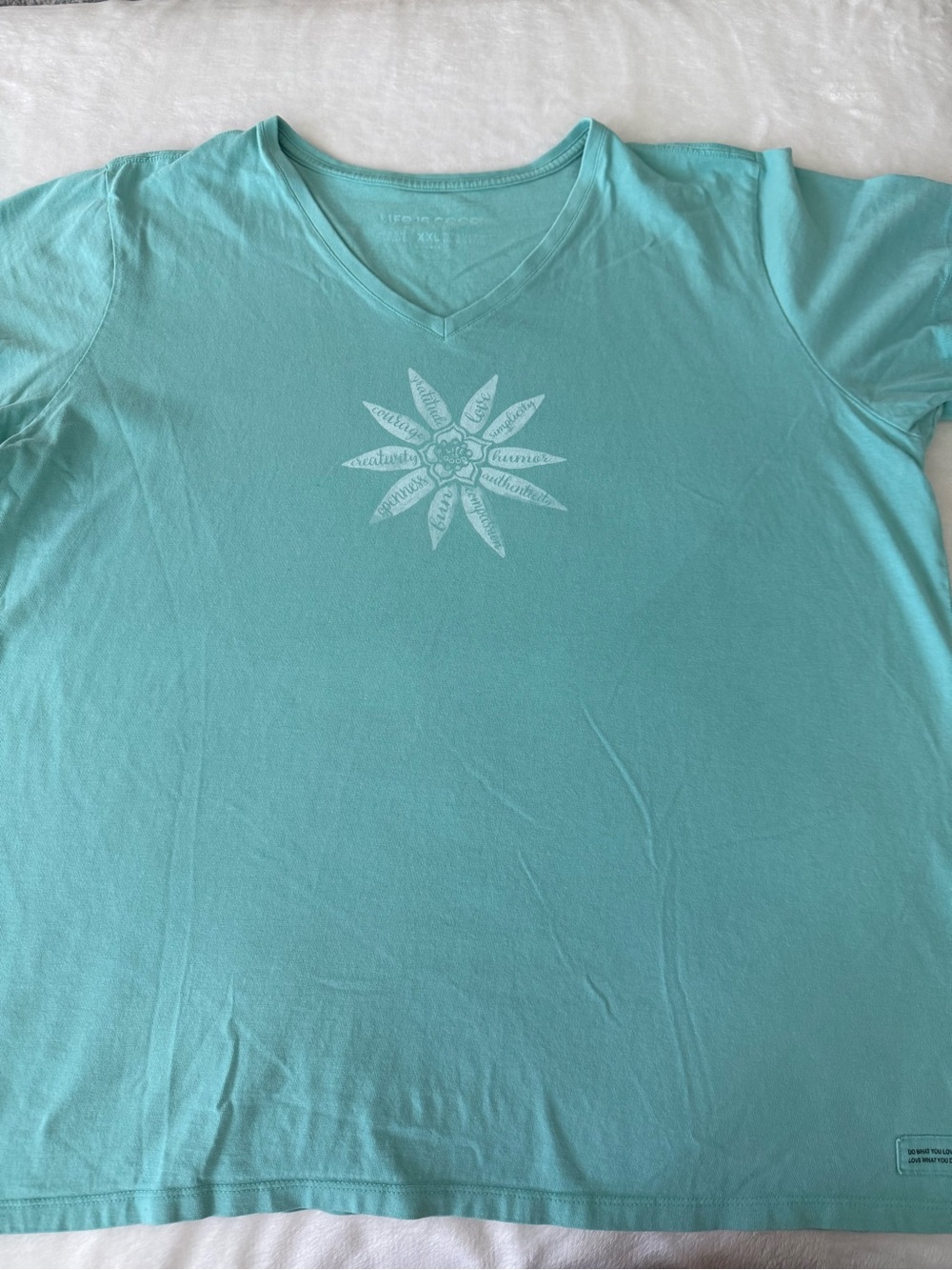 Life is Good Women’s Tee Size XXL with Flower Graphic D86